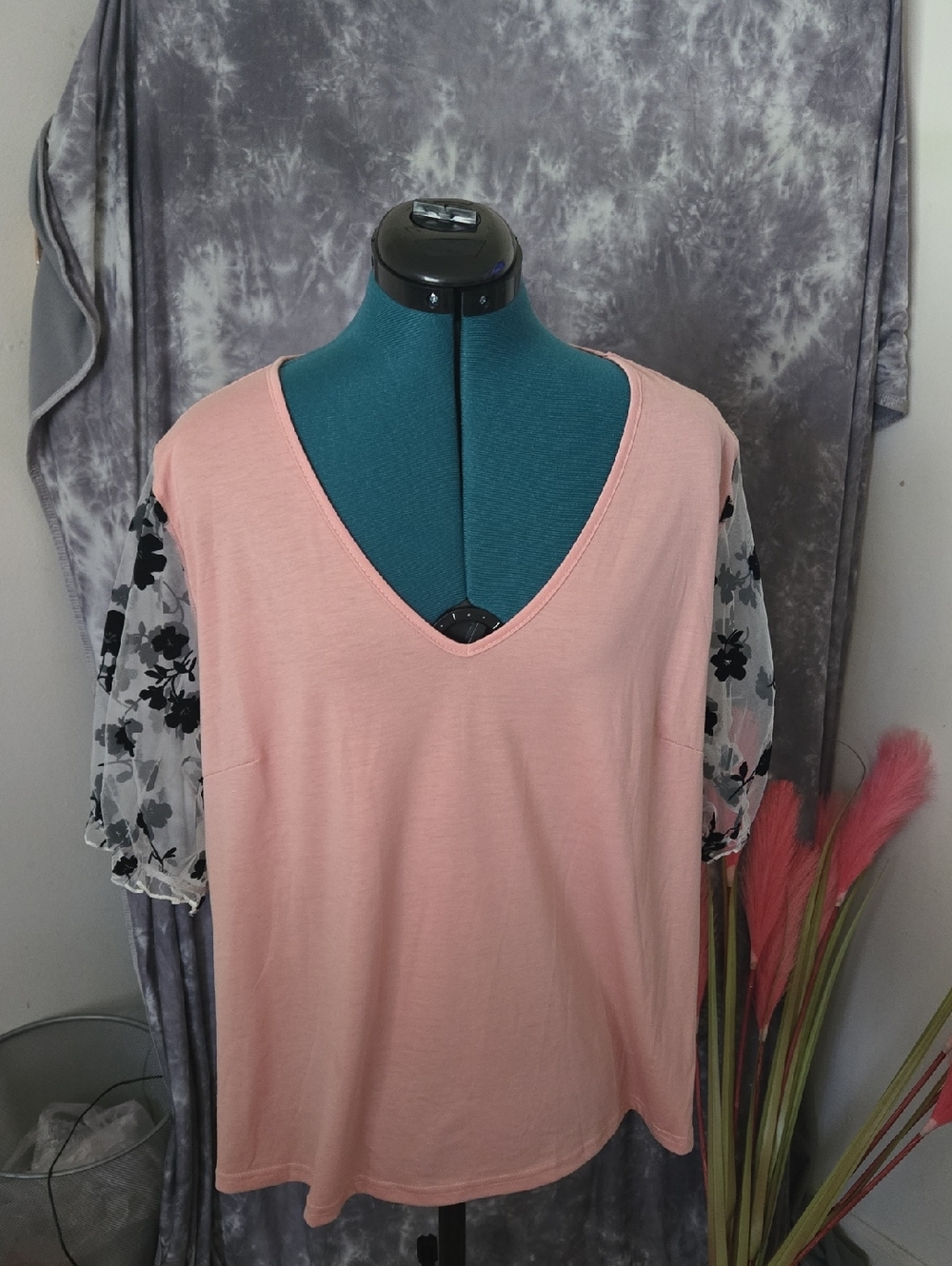 SHEIN Pink V-Neck Top with Sheer Floral Puff Sleeves